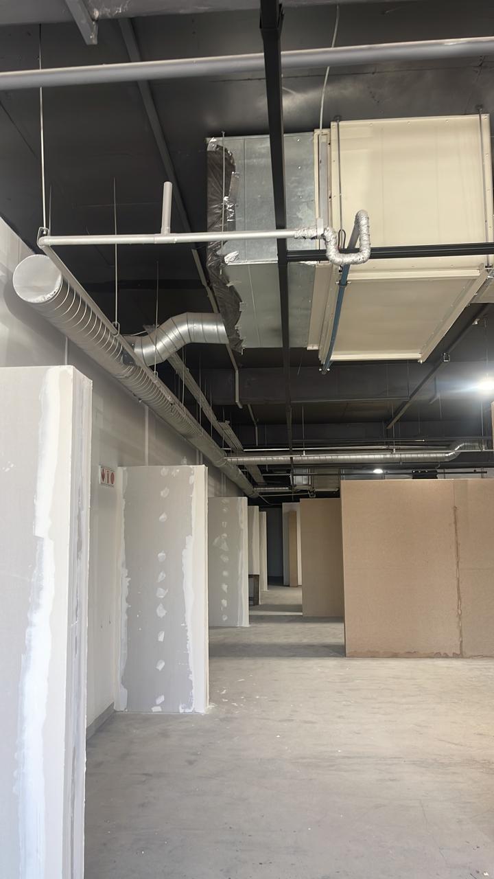 Ducting and air conditioning units above an office corridor during fit-out