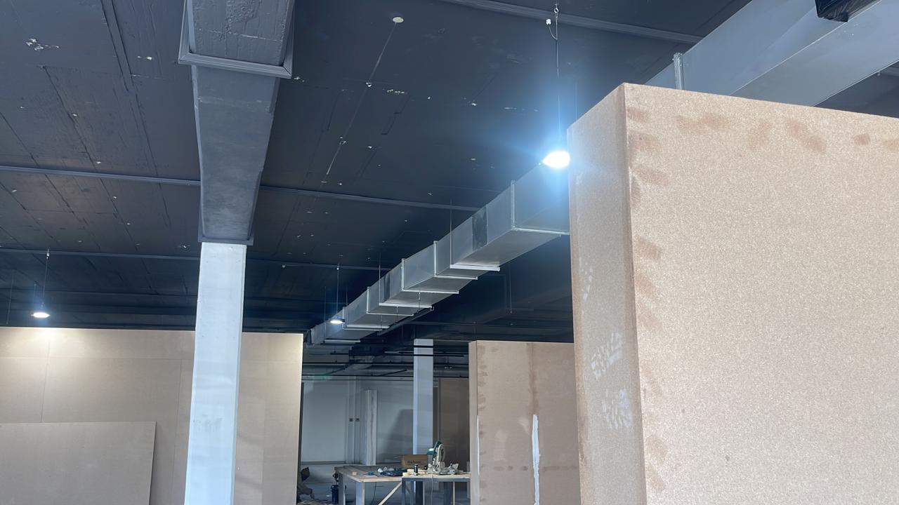 Ducting installation in a retail fit-out ceiling void